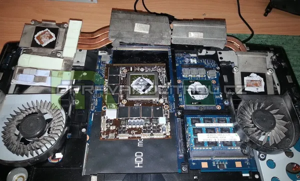 Kompletní prachové vyčištění a přepastování notebooku Alienware M17x R3 #1
